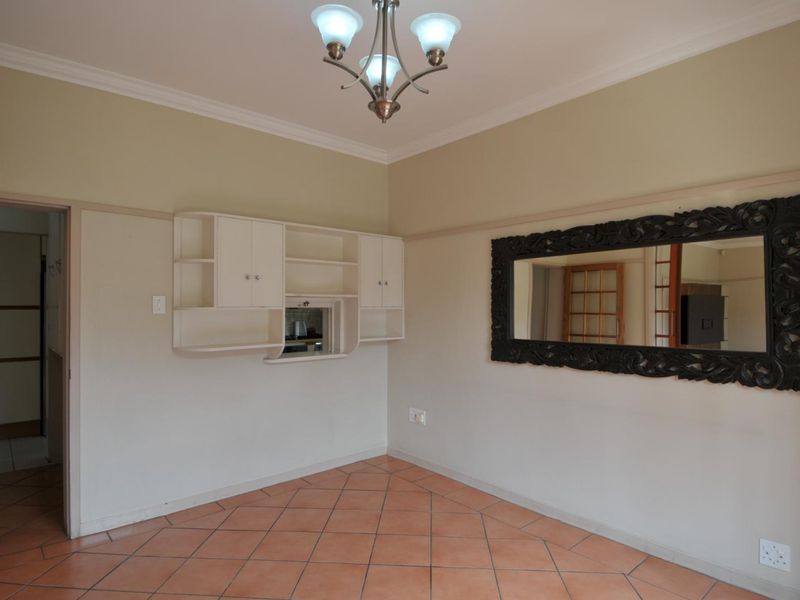 Charming 3-Bedroom Family Home with Pool & Flatlet in Colbyn - Photo 8