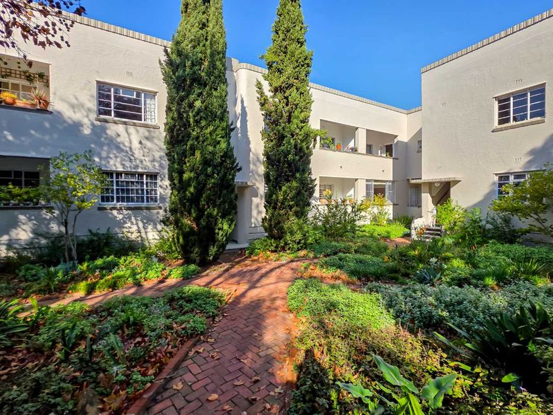 Sought-After Art Deco Block in Tamboerskloof - Photo 2