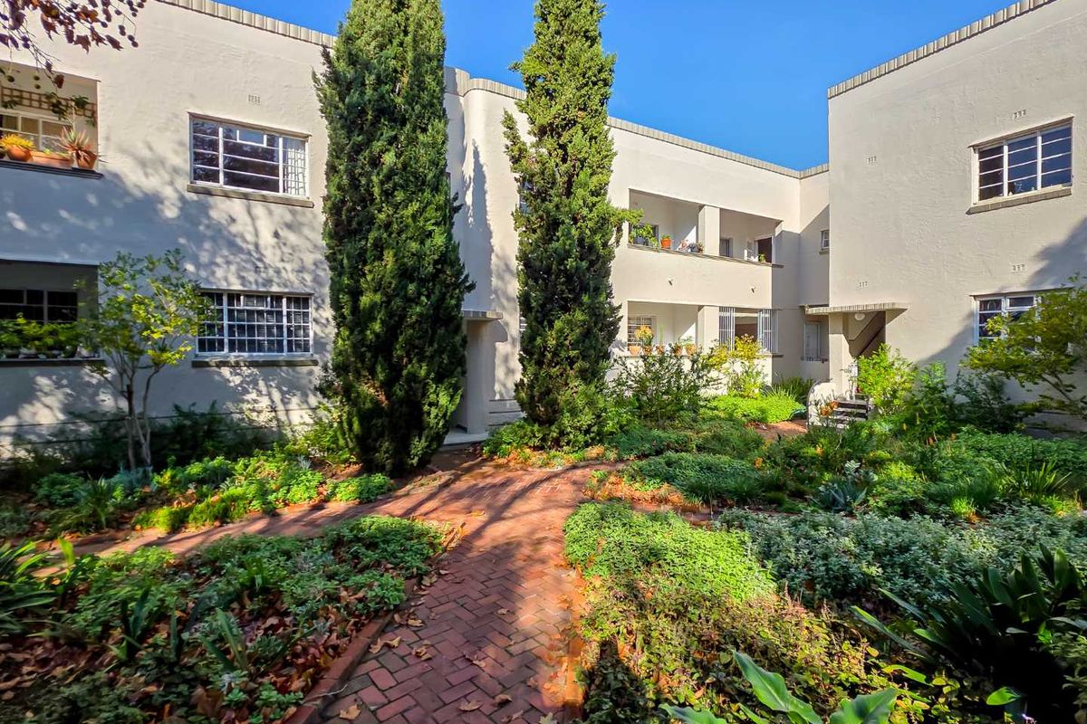 Sought-After Art Deco Block in Tamboerskloof - Photo 2