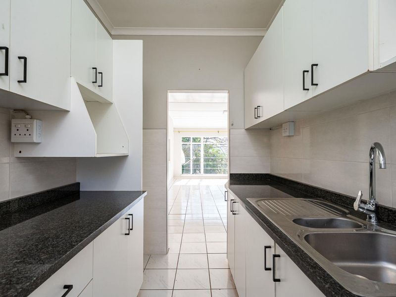 Spacious Second Floor Apartment in the Heart of Hillcrest - Photo 7