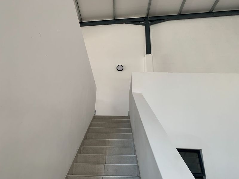 Upmarket Durbanville Warehouse with Modern Offices to Let - Photo 8
