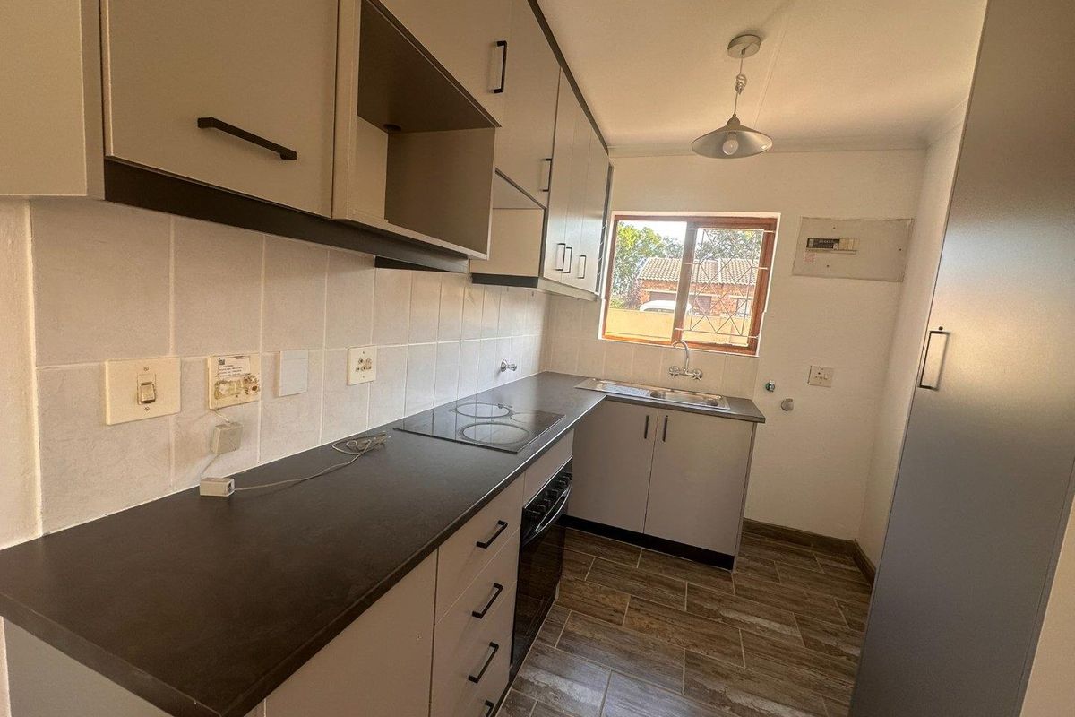 Charming 2-Bedroom Simplex with Private Garden – Secure & Well Located - Photo 4
