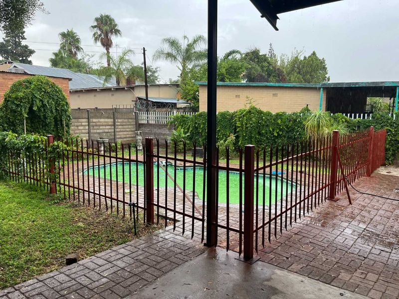 Spacious Family Home with Separate Flatlet – Ideal for Extended Living - Photo 8