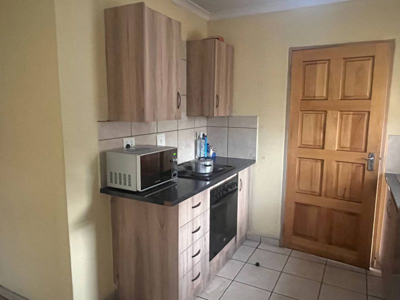 House in Leopard Rest Estate - Photo 3