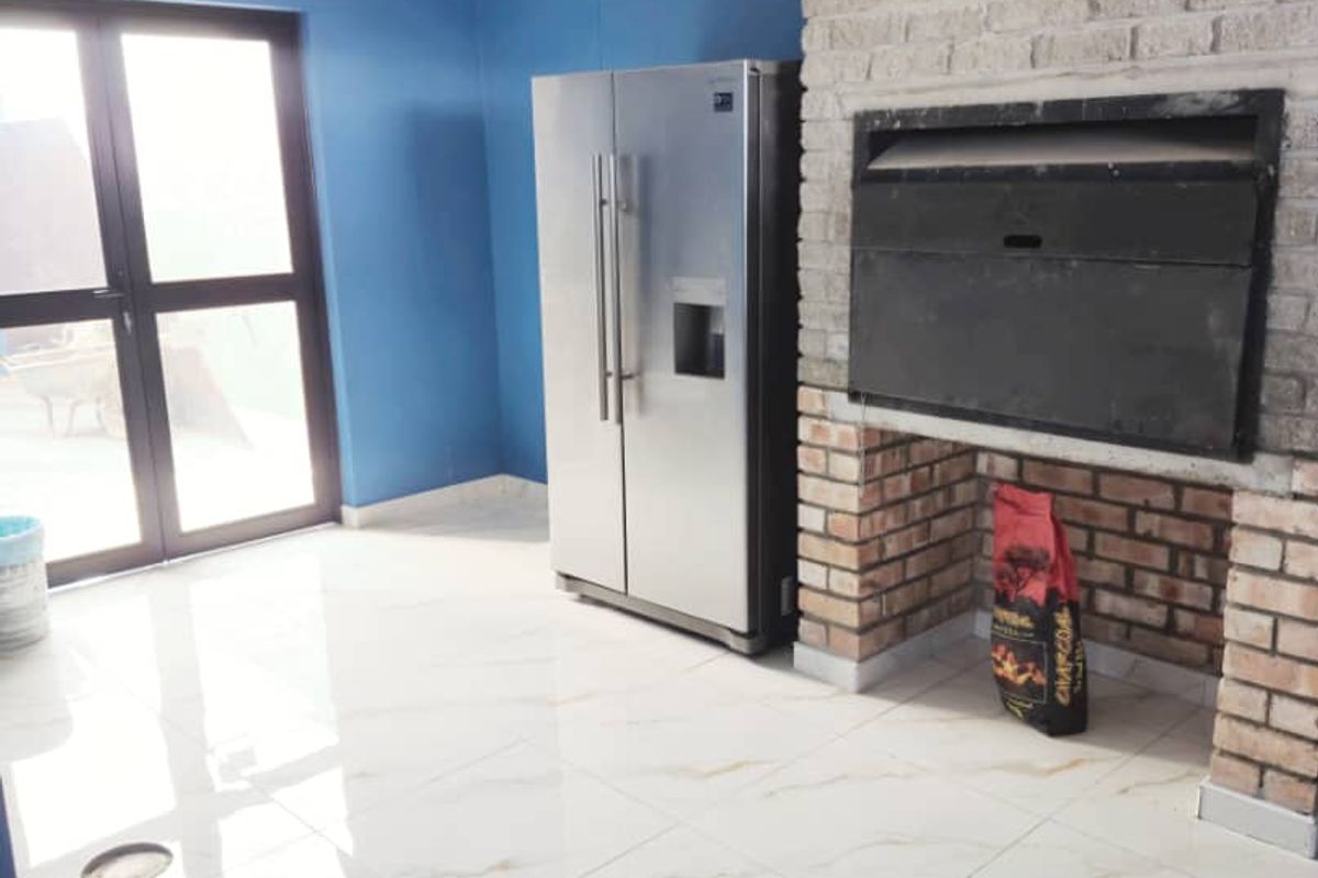 Modern 5 Bedroom Family Home for Sale in Swakopmund Ext 1 (Near NamPower) - Photo 4
