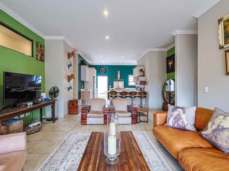 Sophisticated Single-Level Sanctuary: Eco-Friendly Luxury in an Exclusive 15-Unit Enclave - Photo 8