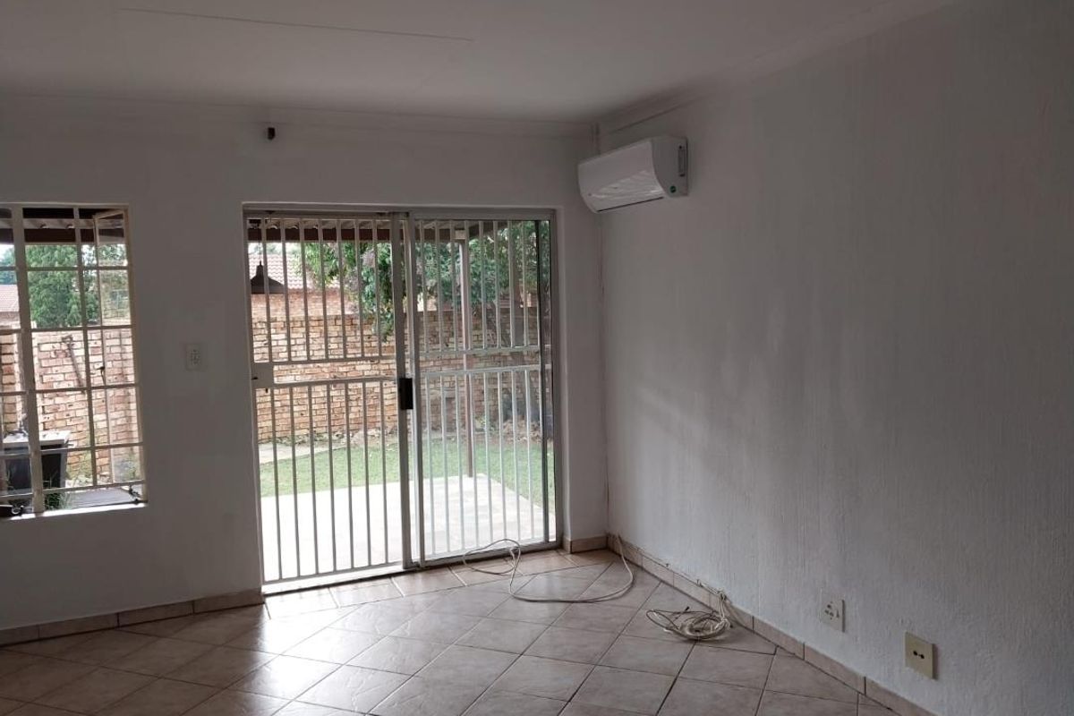 2 bedroom townhouse in sought after complex - Photo 3