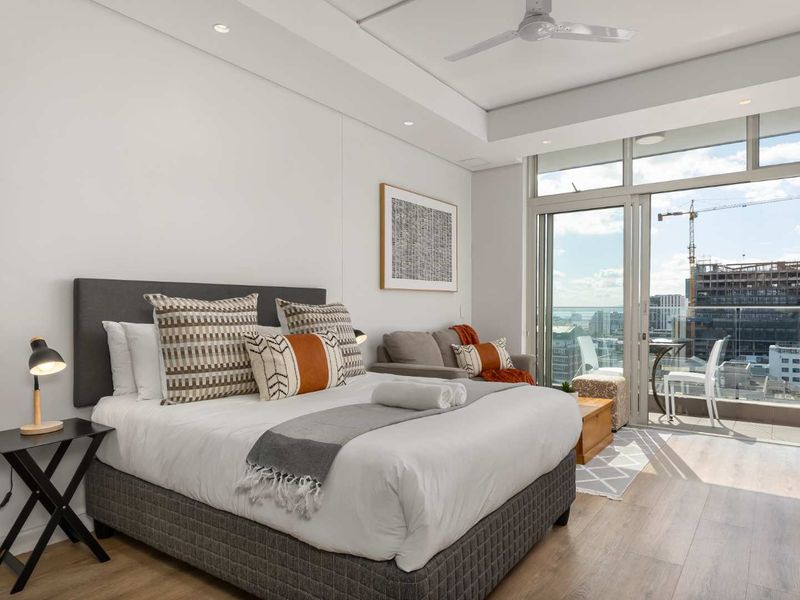 Fully Furnished Studio with Secure Parking - Photo 8