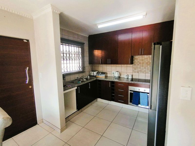 Spacious 4-Bedroom Duplex in Secure Estate - Photo 8