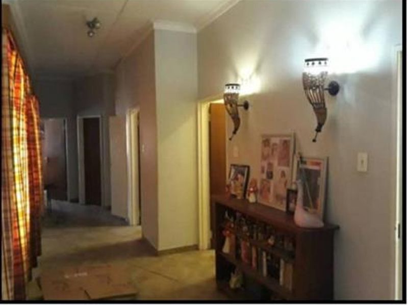 This exceptional property offers a unique blend of residential comfort, business potential, prime location close to town - Photo 3