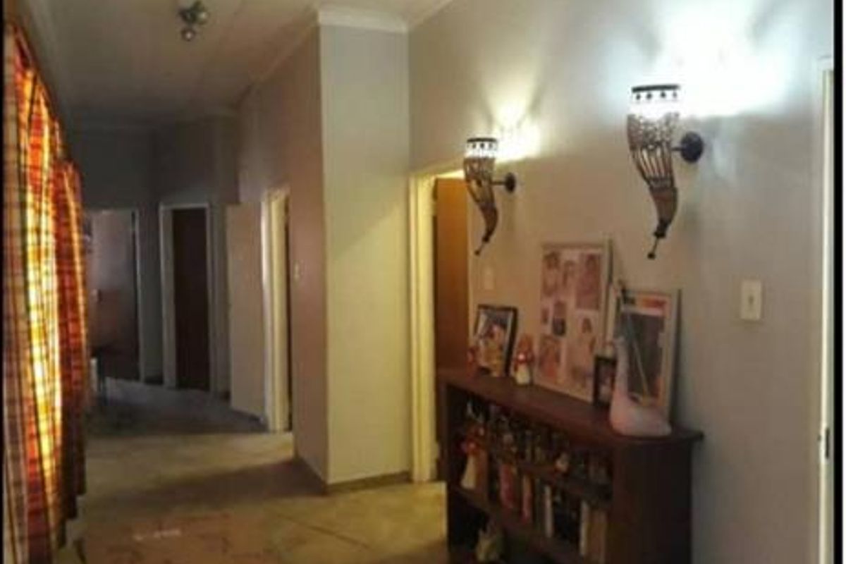 This exceptional property offers a unique blend of residential comfort, business potential, prime location close to town - Photo 3