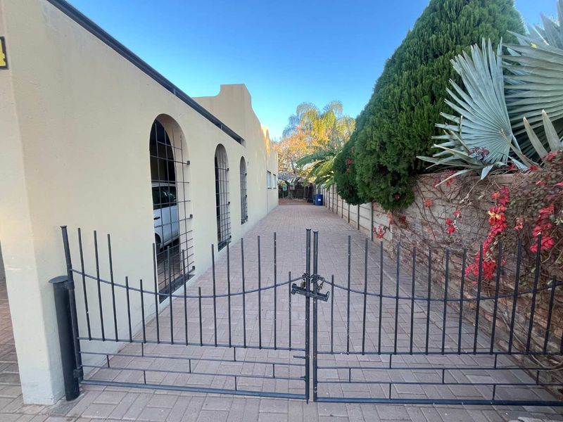 Spacious 3-Bedroom Home with Business Potential – Prime Location! - Photo 7