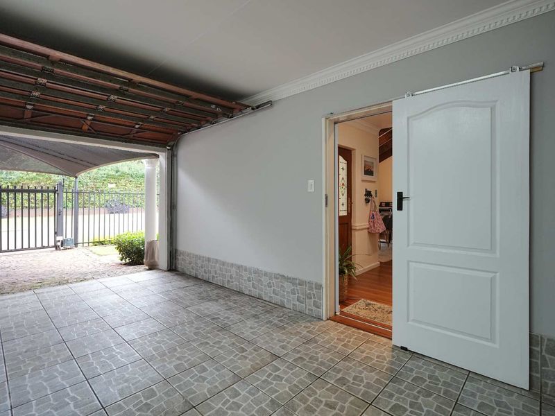 A beautiful family home in lovely Clubview over looking the gorgeous golf course. - Photo 6