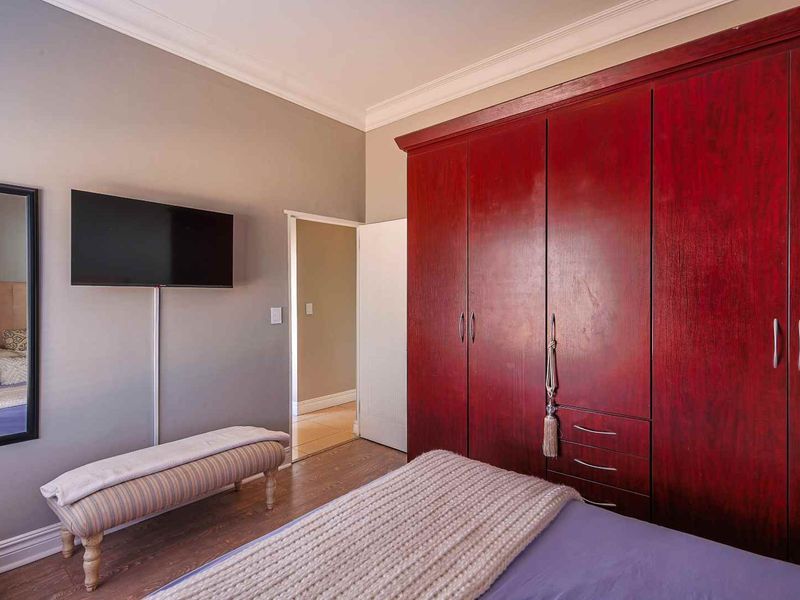 Elegant Family Living with Privacy, Space and Modern Comfort - Photo 9