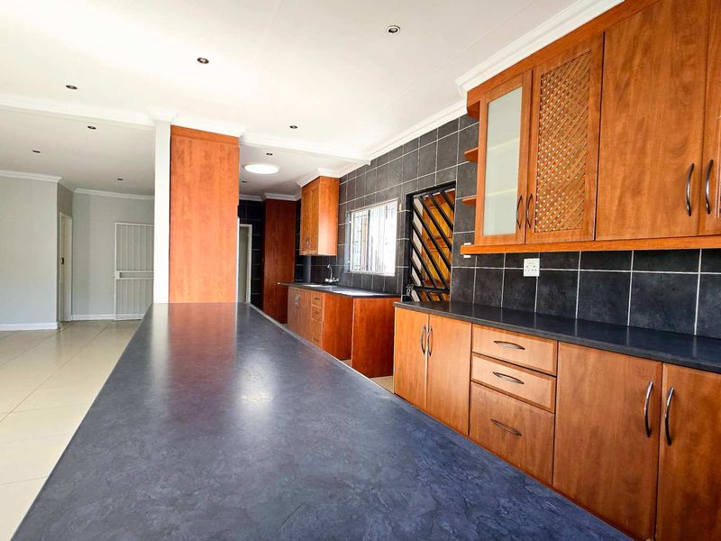 Newly Renovated Family Home with Flatlet Potential & Exceptional Entertainment Space - Photo 5