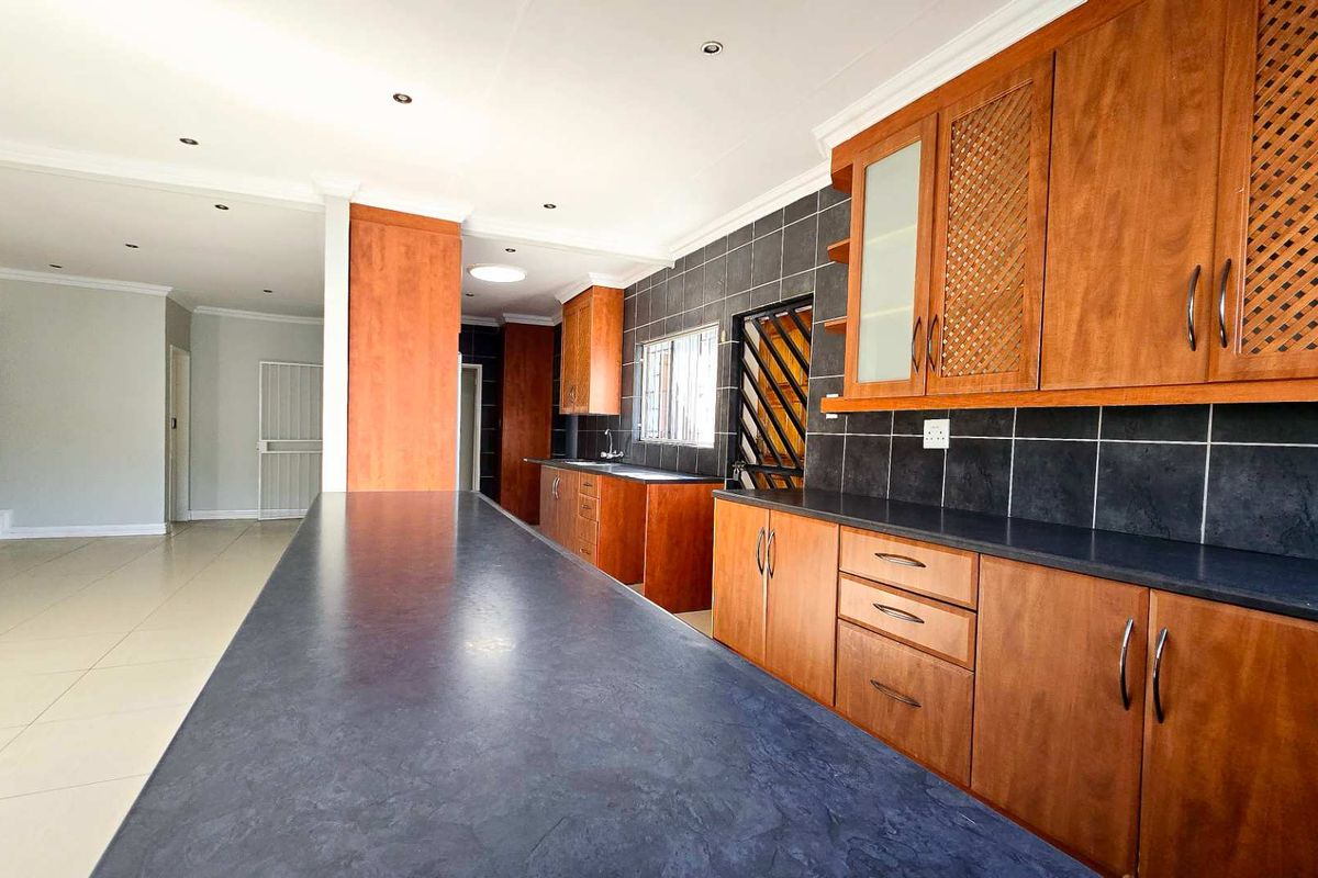Newly Renovated Family Home with Flatlet Potential & Exceptional Entertainment Space - Photo 5