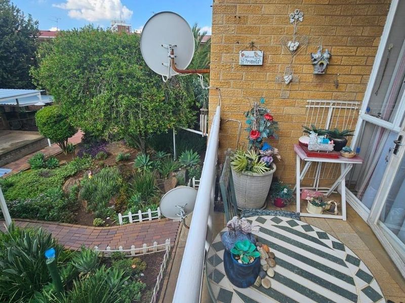 Modern Comfort with Solar Power in New Redruth - Photo 3