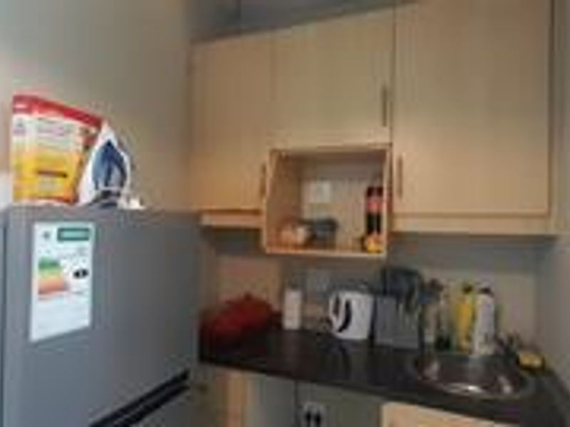 Prime Berea Bachelor Pad: Comfort & Convenience Await - Photo 3