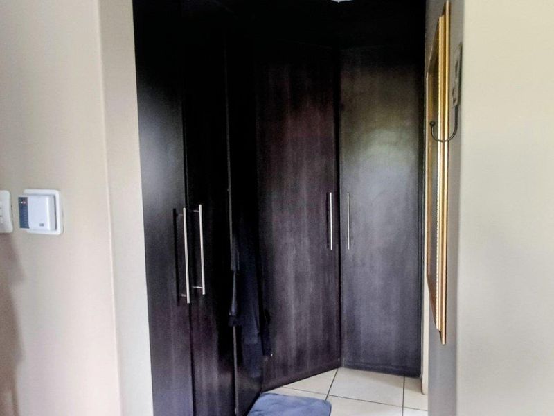 Modern, double storey cluster in secure estate - Photo 10