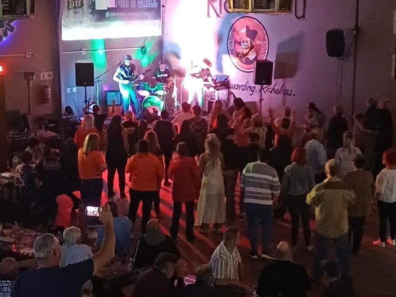 BUSINESS INCLUDE BAR AND RESTAURANT AND SLOT MACHINES.ENDLESS POTENTIAL. REED BELOW. - Photo 6