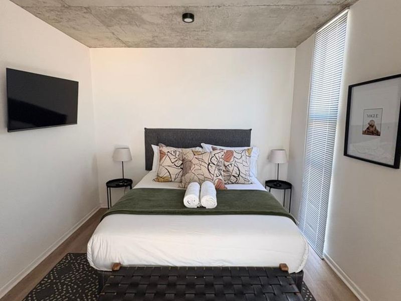 Executive suite to rent - Photo 3