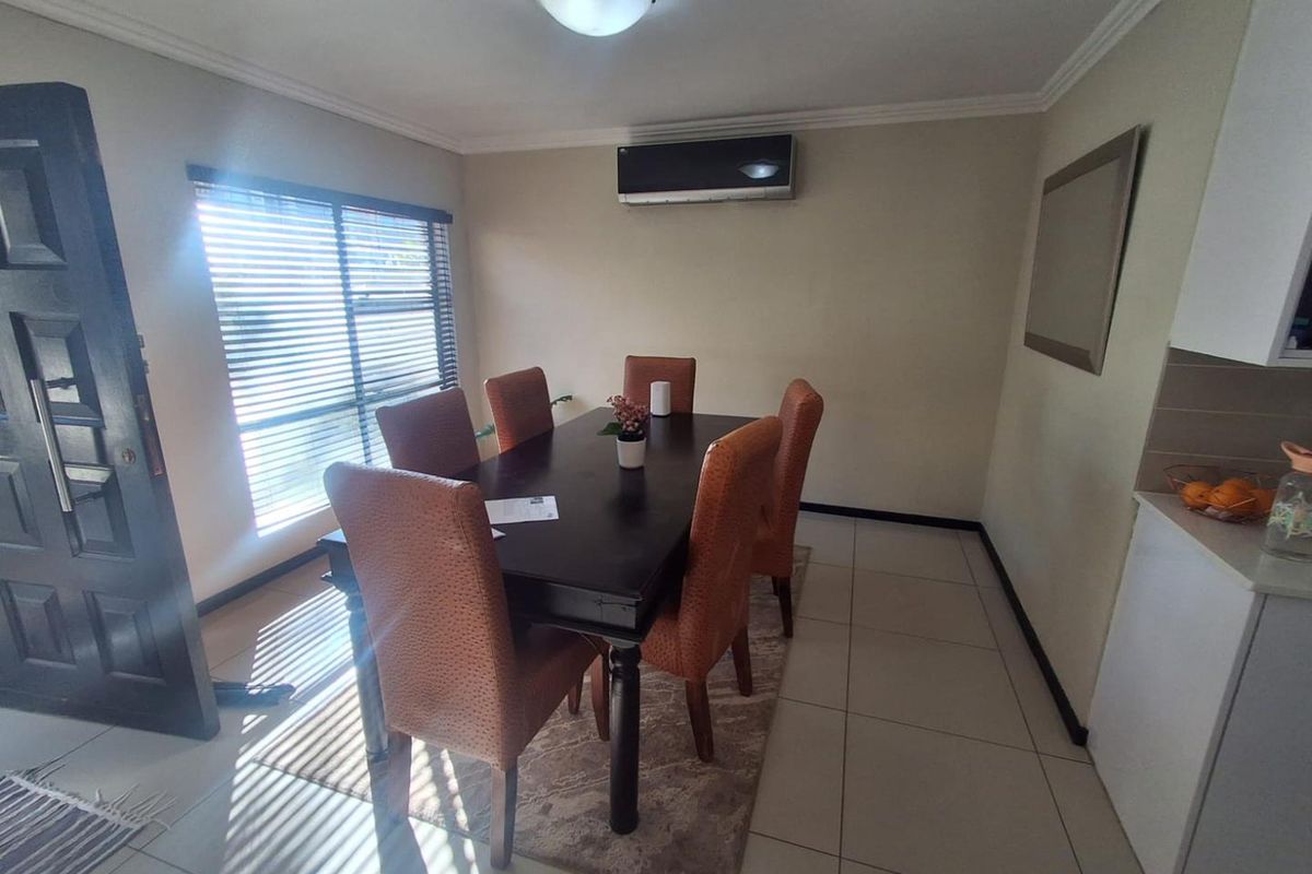 LUXURY, SECURITY AND STYLE IN DISTINGUISHED BASSONIA ROCK ESTATE - Photo 3