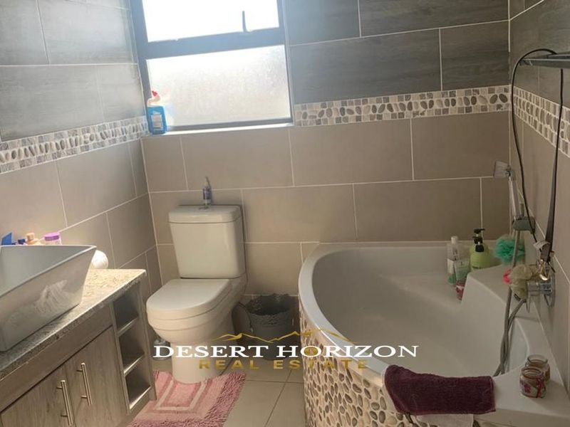 Walvisbay, Fairways | Cozy 4 Bedroom house for sale - Photo 9
