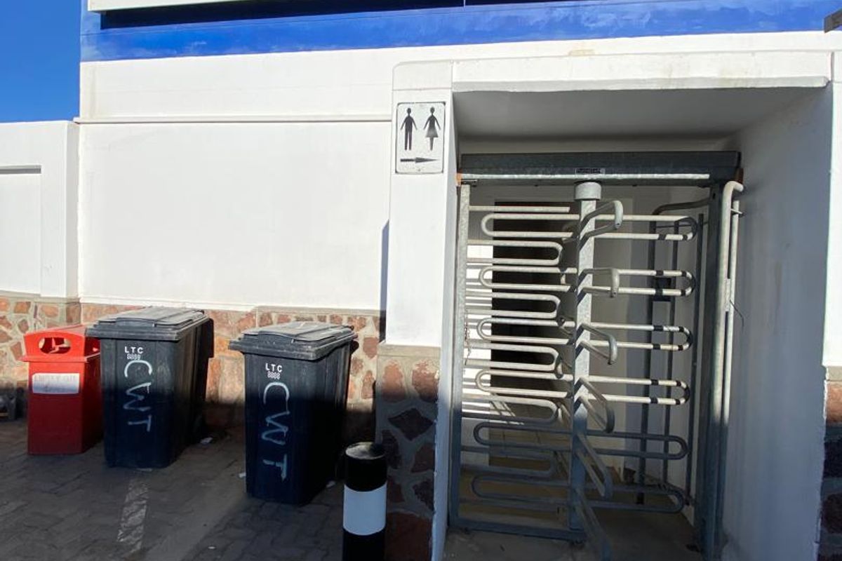 FOR SALE- GARAGE IN LUDERITZ, NAMIBIA - Photo 3