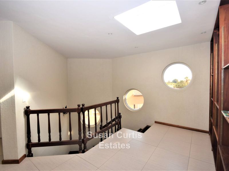 Executives Mansion - Photo 10