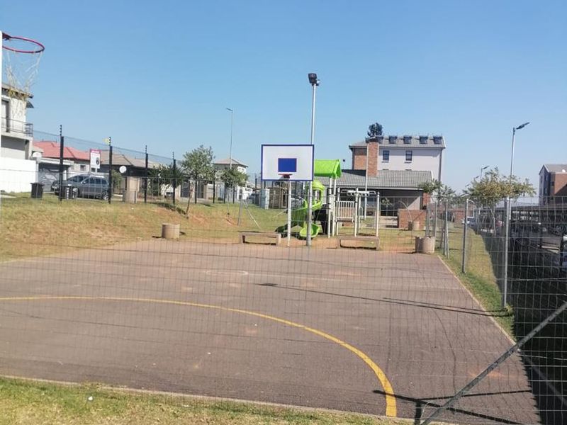 Eagles@Riverside R 560 000 - Neat 2 bed , 1 bath apartment - Photo 3