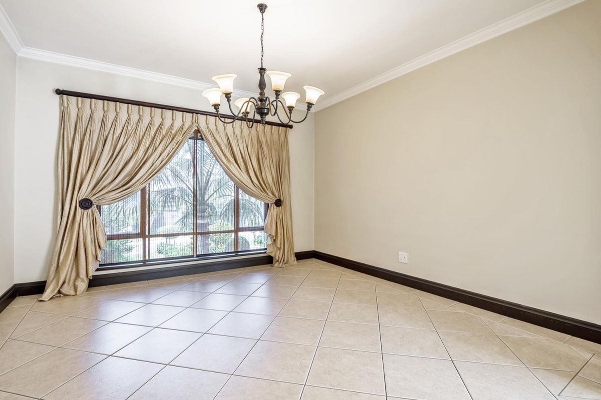 PERFECT HOME FOR ENTERTAINING - Photo 4