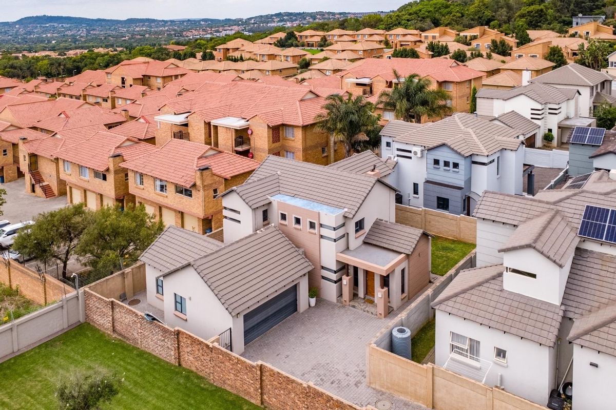 **Charming Family Haven in Highlands Estate** - Photo 2