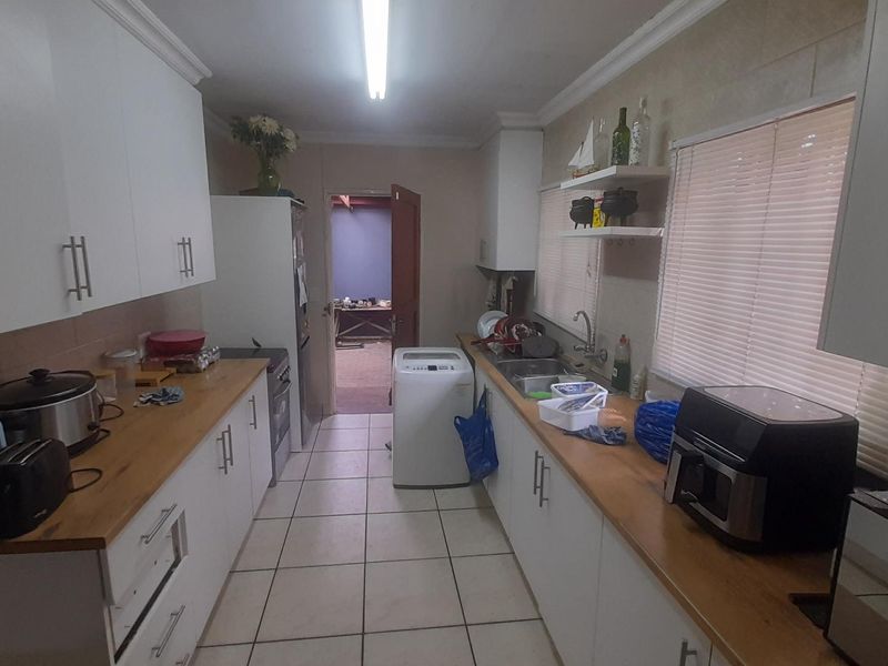 Spacious 3-Bed Ifafi Gem with main En-Suite - Photo 7