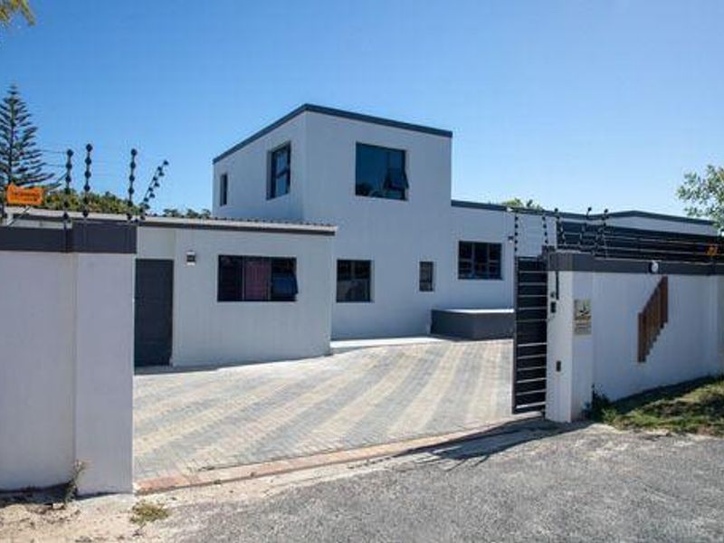 Prime Investment Meets Luxury Lifestyle - Photo 4