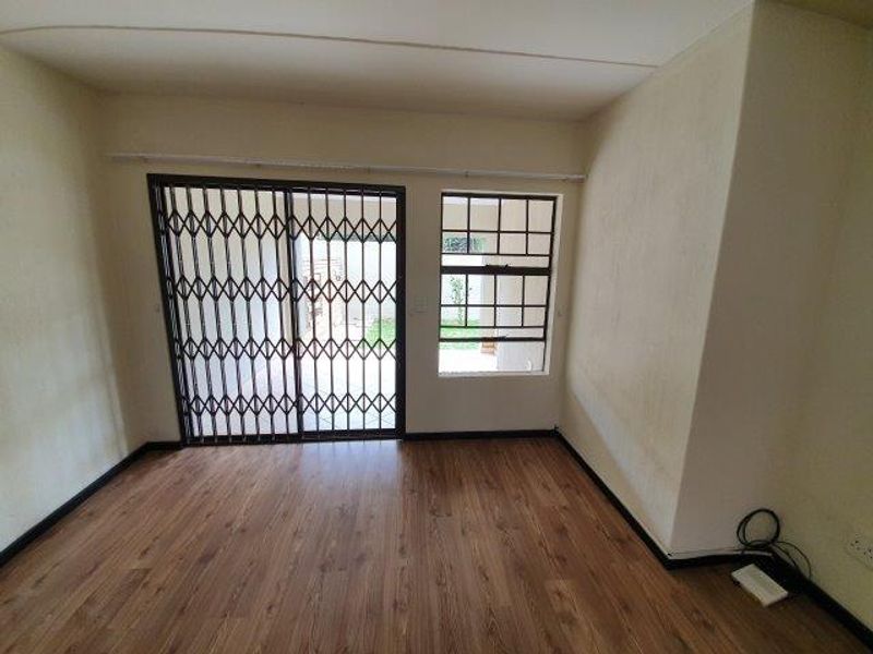 Charming 2-Bedroom Apartment in Secure North Riding Complex - Photo 5