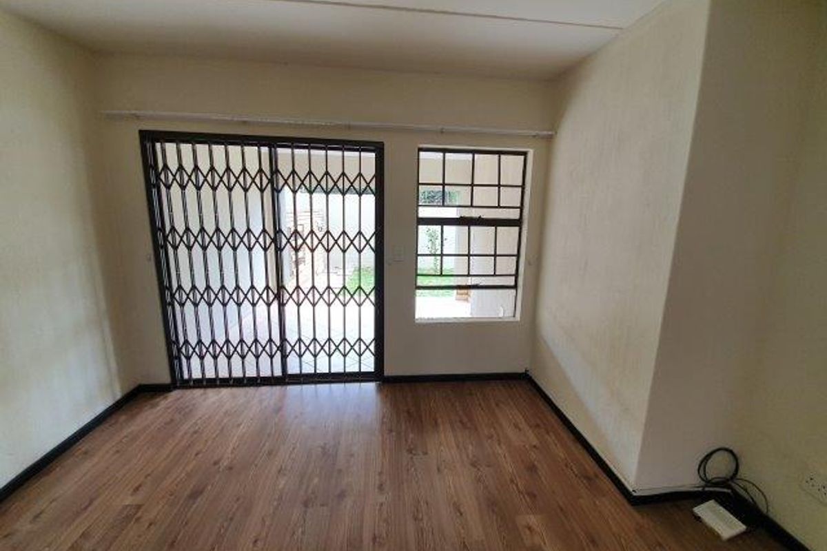 Charming 2-Bedroom Apartment in Secure North Riding Complex - Photo 5