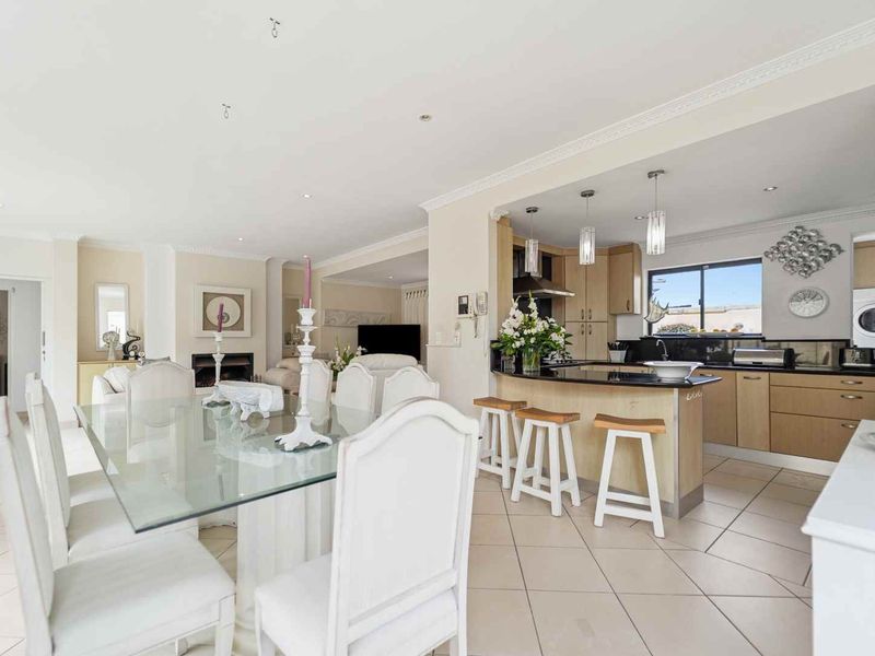 Sunset Links Golf Estate – Elegant Family Home with Income Potential - Photo 7