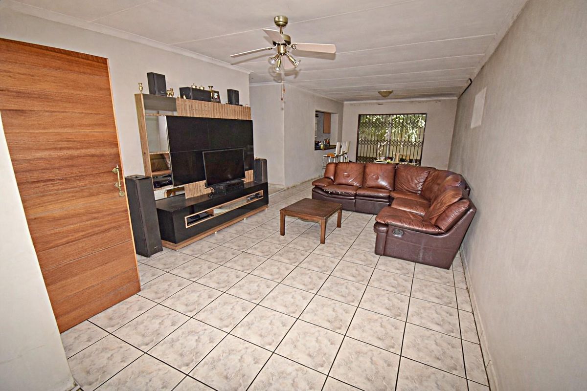 "Spacious Face Brick Home" - Photo 3