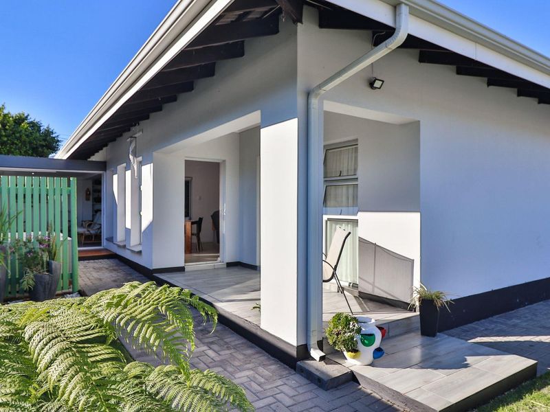 Modern living in Bayview: Your dream home awaits - Photo 2