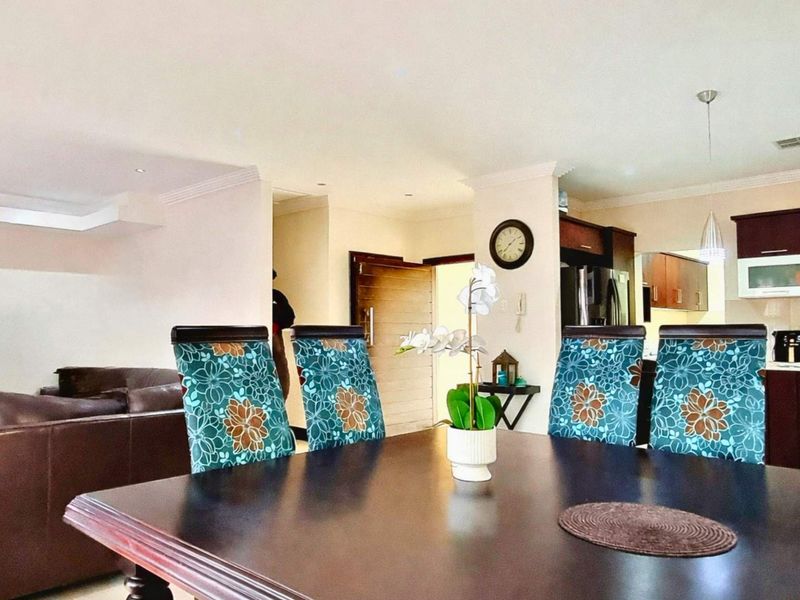 202m2 3 Bedroom Split-Level Townhouse with Garden for Sale in Izinga - Photo 4