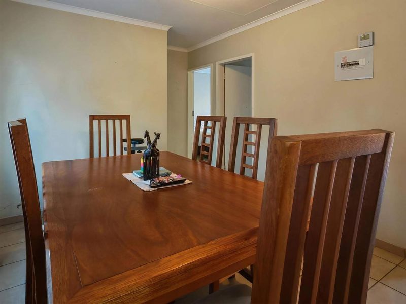 The Perfect 2Bedroom Simplex! - Photo 8