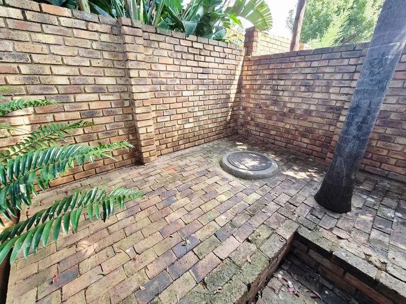 Spacious One-Bedroom Garden Cottage – Single Occupancy Only - Photo 7