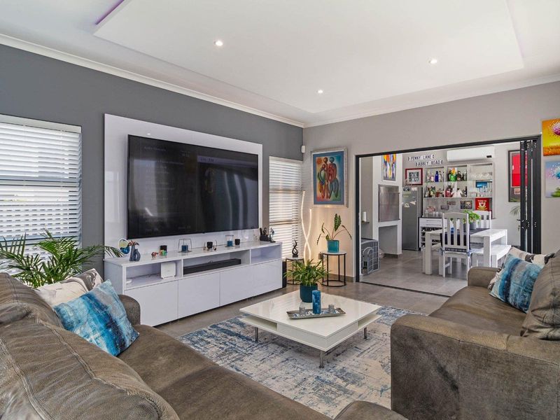 Stunning Architecturally Designed Family Home – A True Entertainer’s Dream in Sought after Sandown - Photo 2