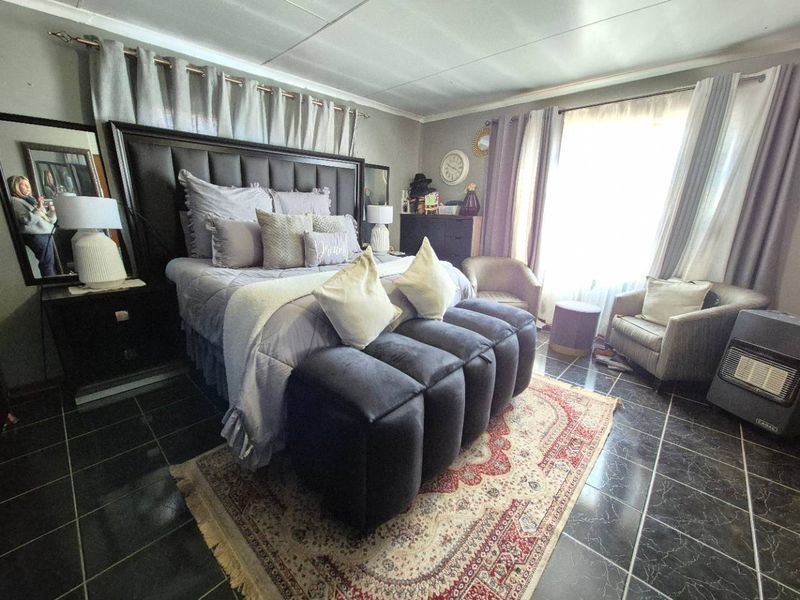 PERFECT FAMILY HOME - Photo 4