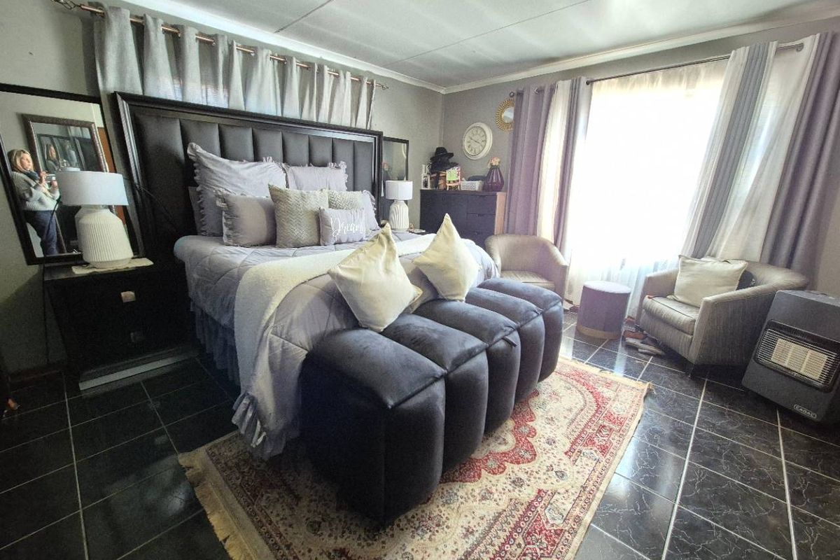 PERFECT FAMILY HOME - Photo 4