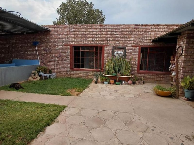 Rustic Elegance in Omaruru! - Photo 4