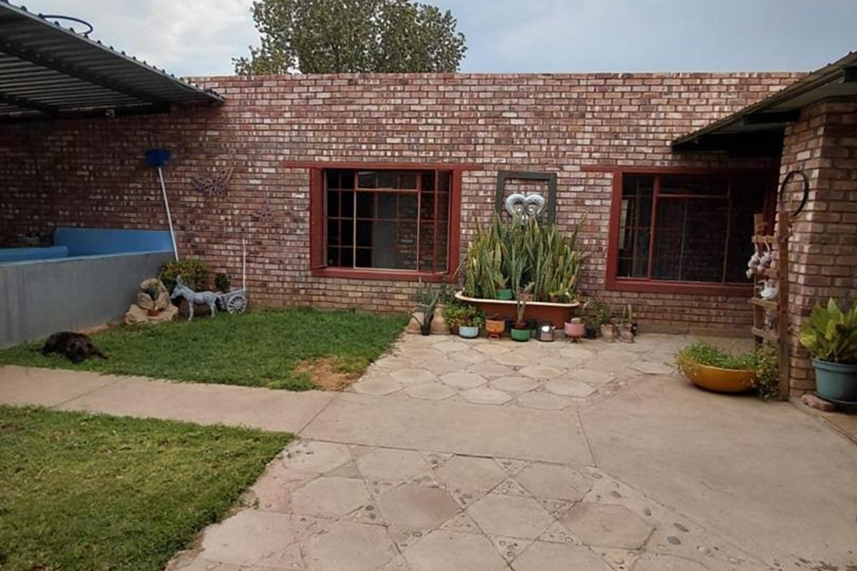 Rustic Elegance in Omaruru! - Photo 4