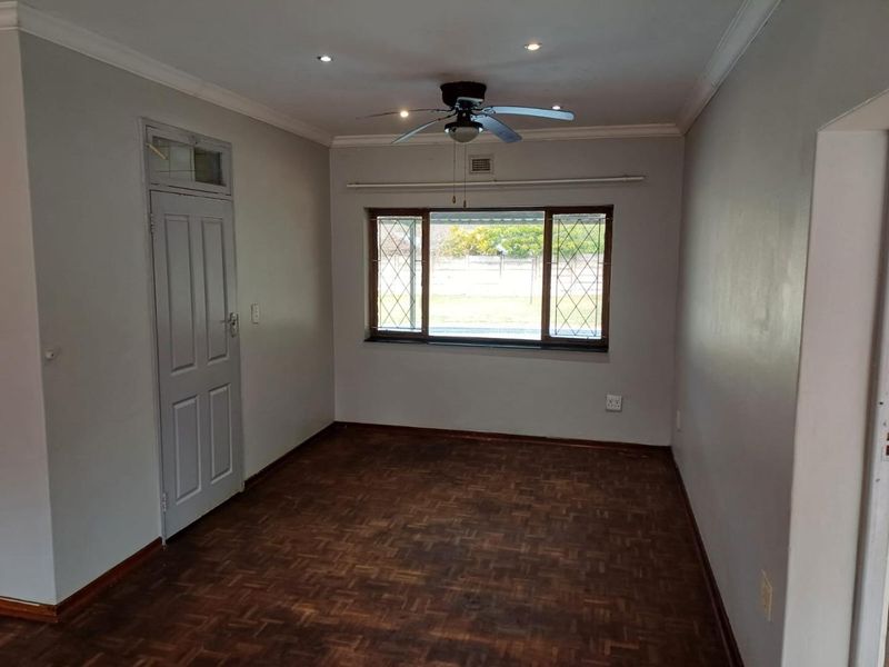Spacious Family Home with Granny Flat, Pool & Drive-Through Garage in a Pet-Friendly Yard - Photo 7