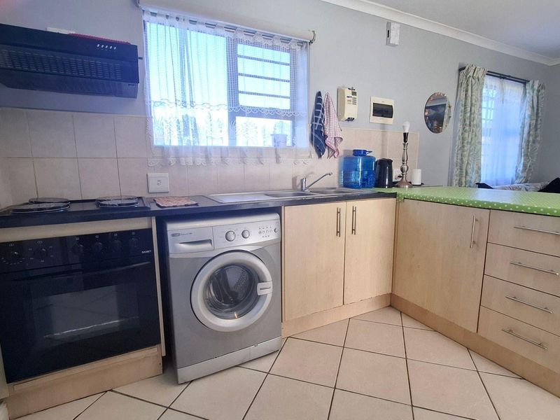 Ground-Floor Gem in Hartenbos: Modern Comfort Awaits! - Photo 3