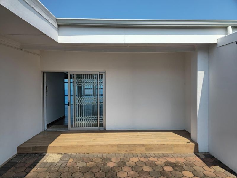Sun-Soaked Modern Home with 5 Bedrooms &amp; Jaw-Dropping Sea Views - Photo 10